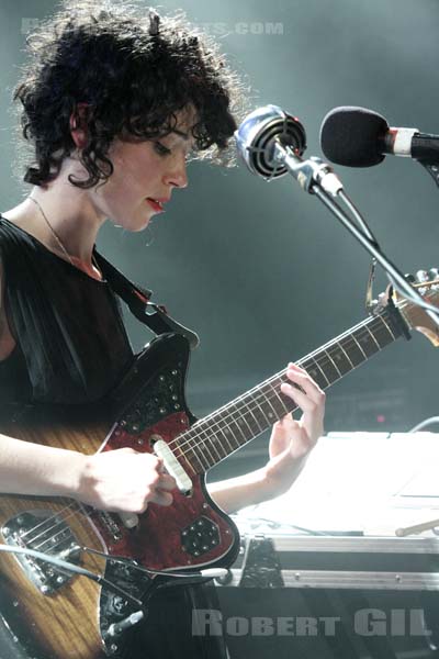 ST VINCENT - 2009-04-26 - PARIS - La Maroquinerie - Annie Clark